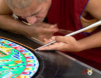 2007_00629 Monks Creating Mandalla